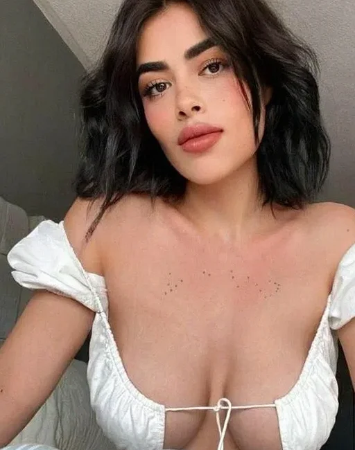 LEONA SEXY