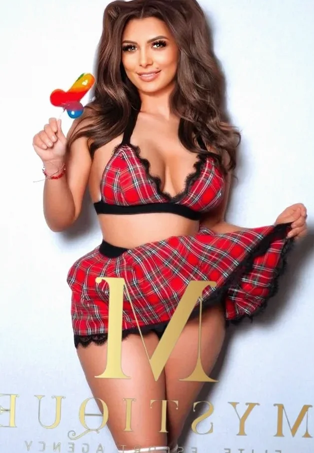 Salma Busty