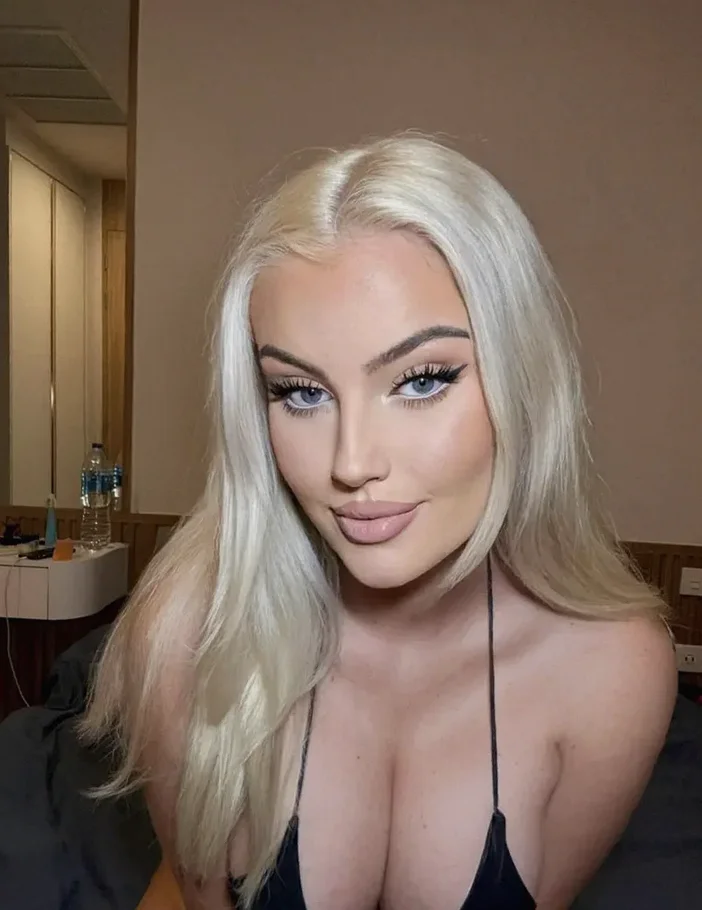 Danger Blonde Dimepiece... Pixie