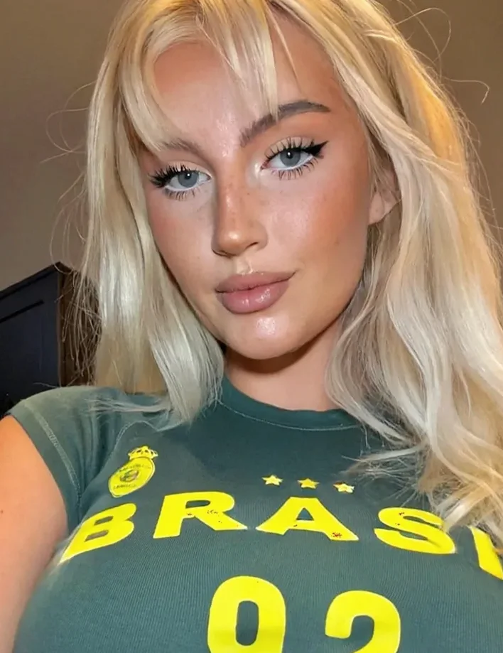 Danger Blonde Dimepiece... Pixie